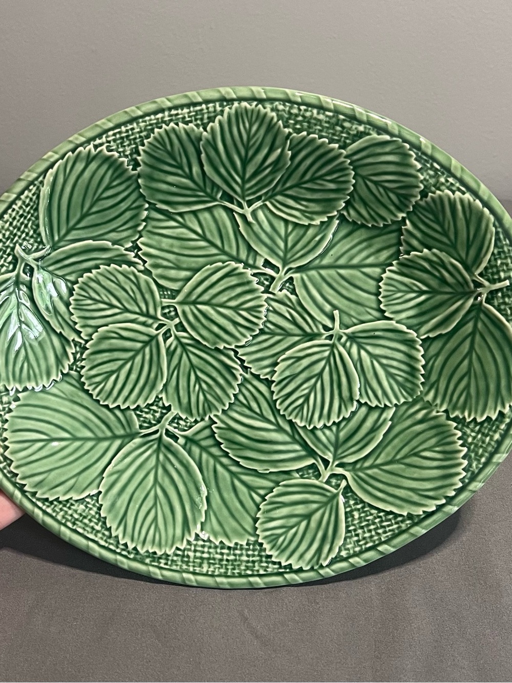 VTG Bordallo Pinheiro Strawberry Leaf Serving Platter Green Textured 11x9.5”